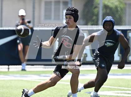 Thumbnail 2 in St. John Bosco vs. San Clemente (Brave 8 Invitational-Game 2) photogallery.