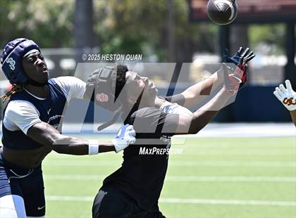 Thumbnail 2 in St. John Bosco vs. San Clemente (Brave 8 Invitational-Game 2) photogallery.