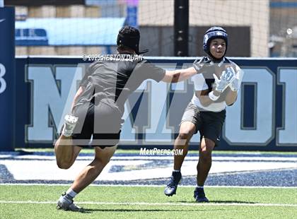 Thumbnail 3 in St. John Bosco vs. San Clemente (Brave 8 Invitational-Game 2) photogallery.