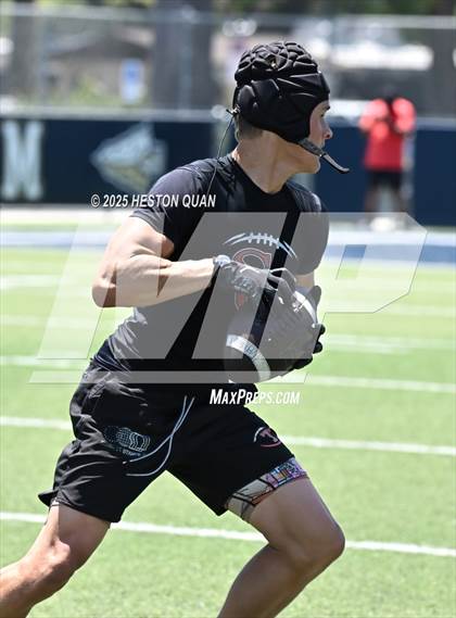 Thumbnail 3 in St. John Bosco vs. San Clemente (Brave 8 Invitational-Game 2) photogallery.