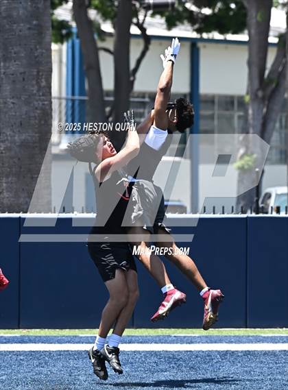 Thumbnail 3 in St. John Bosco vs. San Clemente (Brave 8 Invitational-Game 2) photogallery.