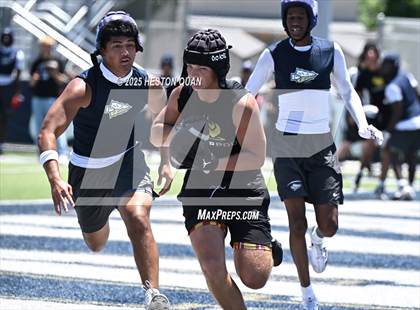 Thumbnail 3 in St. John Bosco vs. San Clemente (Brave 8 Invitational-Game 2) photogallery.