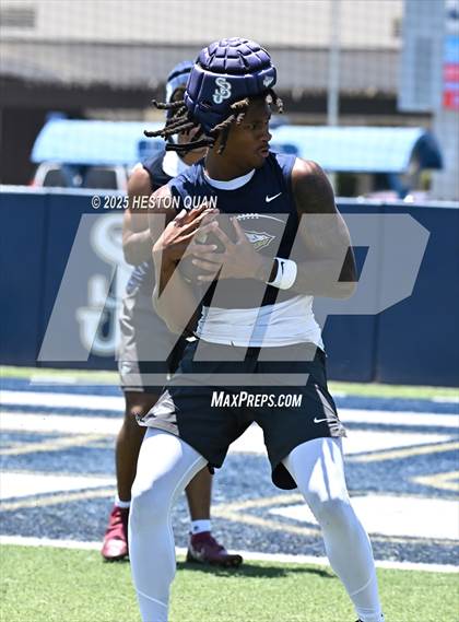 Thumbnail 1 in St. John Bosco vs. San Clemente (Brave 8 Invitational-Game 2) photogallery.