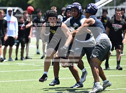 Thumbnail 2 in St. John Bosco vs. San Clemente (Brave 8 Invitational-Game 2) photogallery.