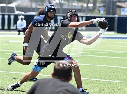 Thumbnail 2 in St. John Bosco vs. San Clemente (Brave 8 Invitational-Game 2) photogallery.