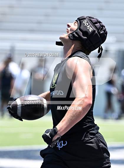 Thumbnail 1 in St. John Bosco vs. San Clemente (Brave 8 Invitational-Game 2) photogallery.