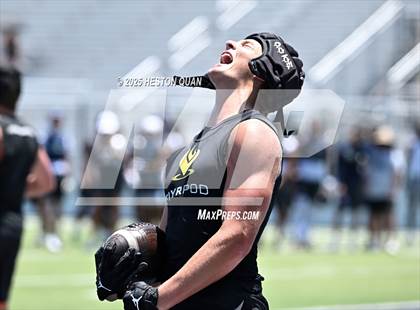 Thumbnail 2 in St. John Bosco vs. San Clemente (Brave 8 Invitational-Game 2) photogallery.