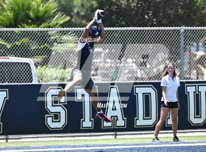 Thumbnail 3 in St. John Bosco vs. San Clemente (Brave 8 Invitational-Game 2) photogallery.