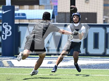 Thumbnail 2 in St. John Bosco vs. San Clemente (Brave 8 Invitational-Game 2) photogallery.