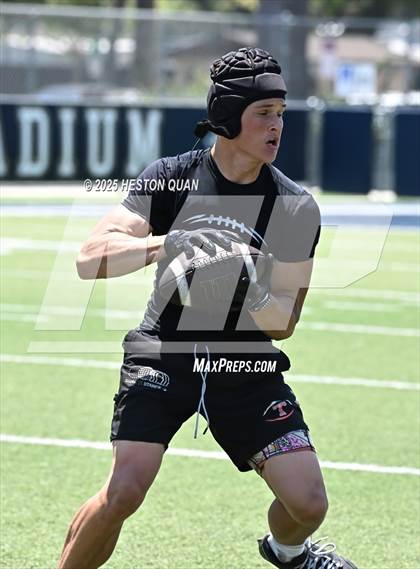 Thumbnail 2 in St. John Bosco vs. San Clemente (Brave 8 Invitational-Game 2) photogallery.