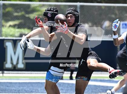 Thumbnail 2 in St. John Bosco vs. San Clemente (Brave 8 Invitational-Game 2) photogallery.