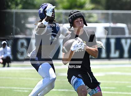 Thumbnail 2 in St. John Bosco vs. San Clemente (Brave 8 Invitational-Game 2) photogallery.