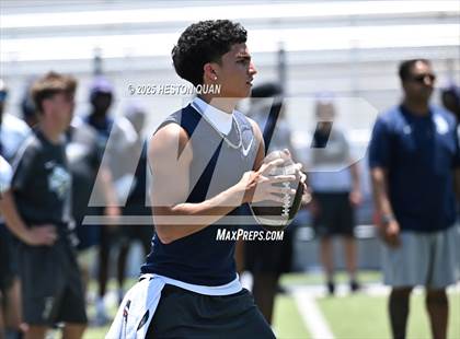 Thumbnail 3 in St. John Bosco vs. San Clemente (Brave 8 Invitational-Game 2) photogallery.