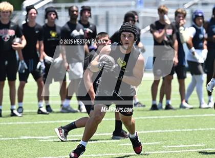 Thumbnail 2 in St. John Bosco vs. San Clemente (Brave 8 Invitational-Game 2) photogallery.