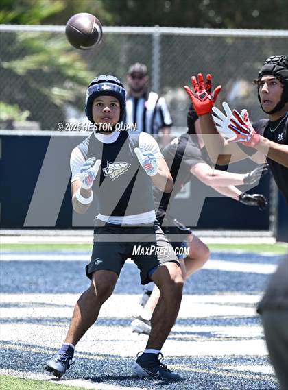 Thumbnail 1 in St. John Bosco vs. San Clemente (Brave 8 Invitational-Game 2) photogallery.