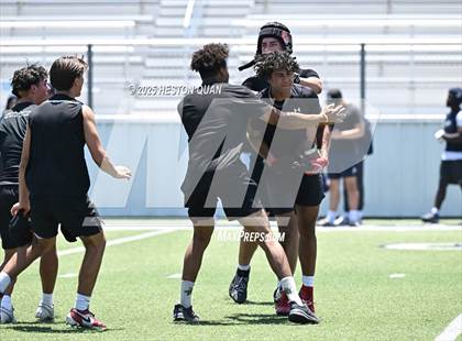Thumbnail 2 in St. John Bosco vs. San Clemente (Brave 8 Invitational-Game 2) photogallery.