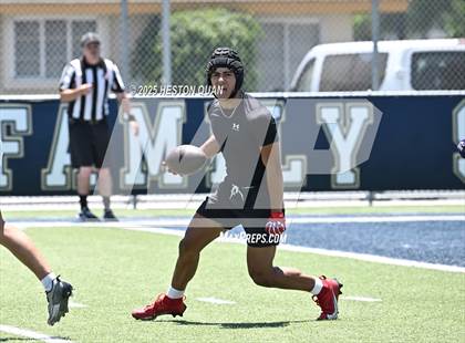Thumbnail 3 in St. John Bosco vs. San Clemente (Brave 8 Invitational-Game 2) photogallery.