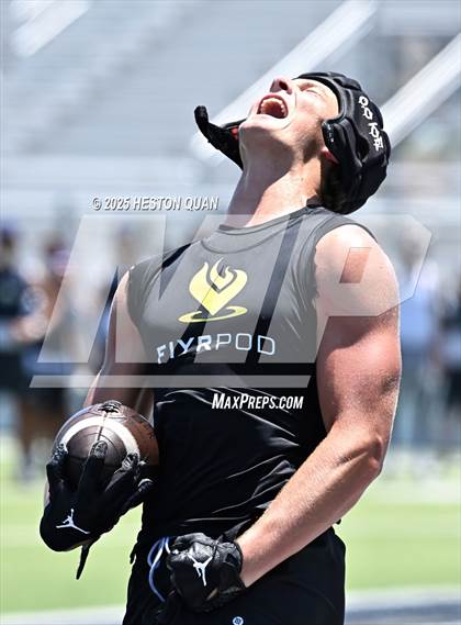 Thumbnail 1 in St. John Bosco vs. San Clemente (Brave 8 Invitational-Game 2) photogallery.