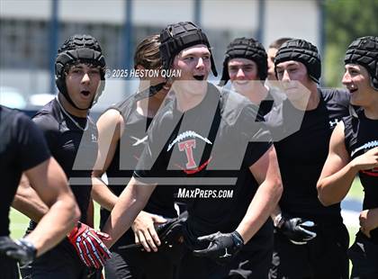 Thumbnail 2 in St. John Bosco vs. San Clemente (Brave 8 Invitational-Game 2) photogallery.
