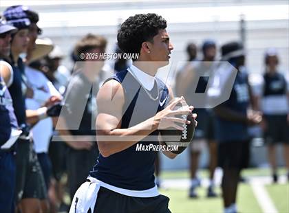 Thumbnail 1 in St. John Bosco vs. San Clemente (Brave 8 Invitational-Game 2) photogallery.