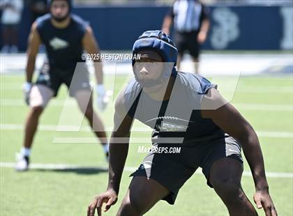 Thumbnail 1 in St. John Bosco vs. San Clemente (Brave 8 Invitational-Game 2) photogallery.