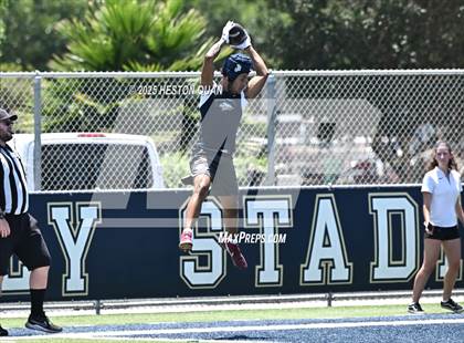 Thumbnail 2 in St. John Bosco vs. San Clemente (Brave 8 Invitational-Game 2) photogallery.