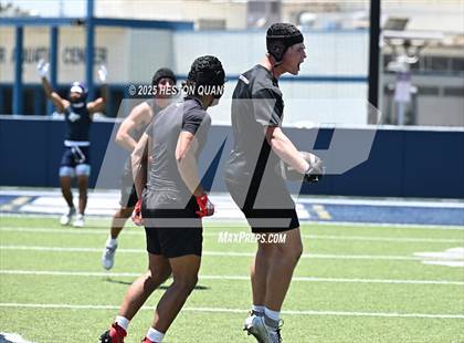 Thumbnail 3 in St. John Bosco vs. San Clemente (Brave 8 Invitational-Game 2) photogallery.