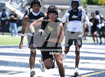 Thumbnail 3 in St. John Bosco vs. San Clemente (Brave 8 Invitational-Game 2) photogallery.