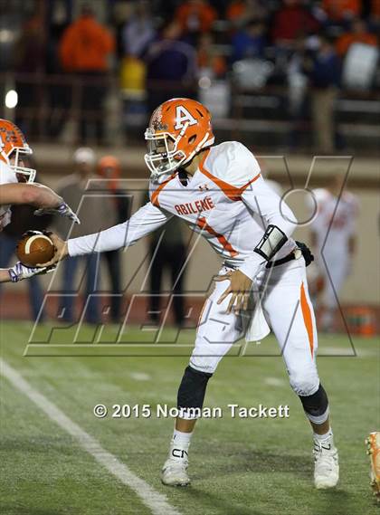 Thumbnail 3 in Central vs. Abilene (KSHSAA 4A D1 2nd Round) photogallery.