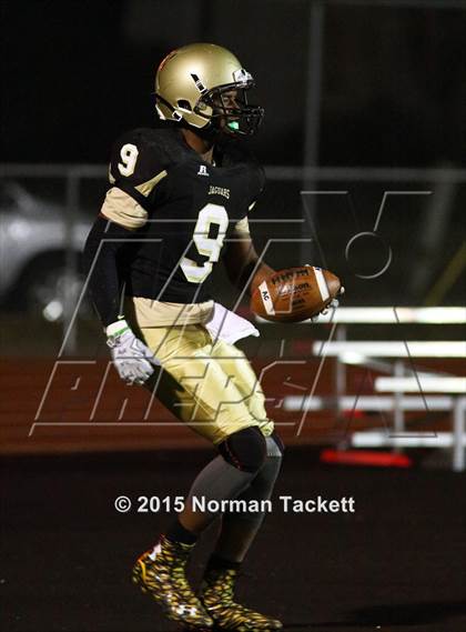 Thumbnail 3 in Central vs. Abilene (KSHSAA 4A D1 2nd Round) photogallery.
