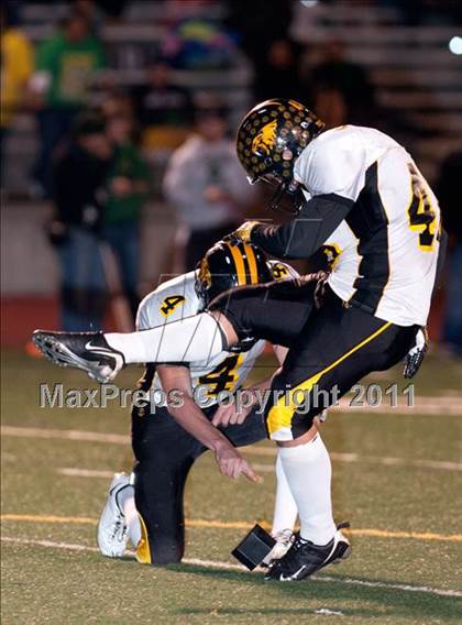 Thumbnail 3 in Monterey vs. Terra Nova (CIF CCS D3 Final) photogallery.