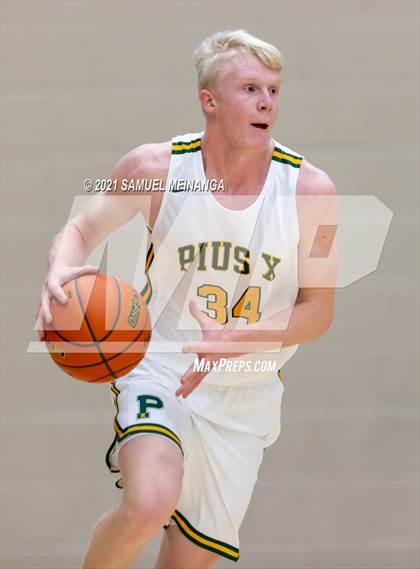 Thumbnail 2 in Pius X vs. Lincoln East photogallery.