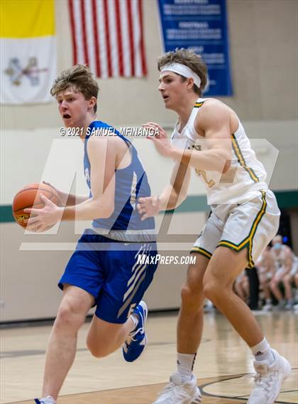 Thumbnail 3 in Pius X vs. Lincoln East photogallery.