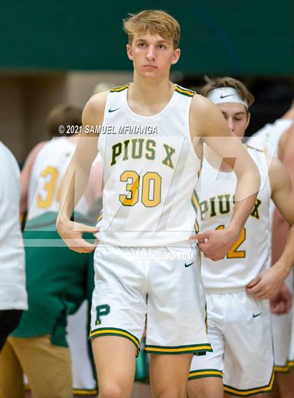 Thumbnail 3 in Pius X vs. Lincoln East photogallery.