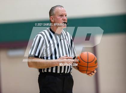 Thumbnail 1 in Pius X vs. Lincoln East photogallery.