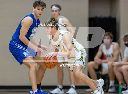 Thumbnail 1 in Pius X vs. Lincoln East photogallery.
