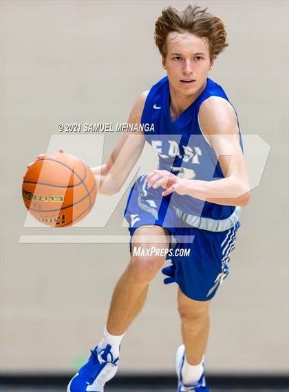 Thumbnail 2 in Pius X vs. Lincoln East photogallery.