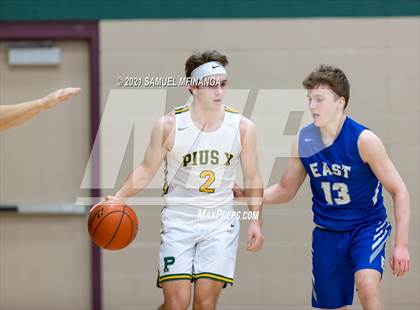 Thumbnail 2 in Pius X vs. Lincoln East photogallery.