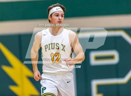 Thumbnail 1 in Pius X vs. Lincoln East photogallery.