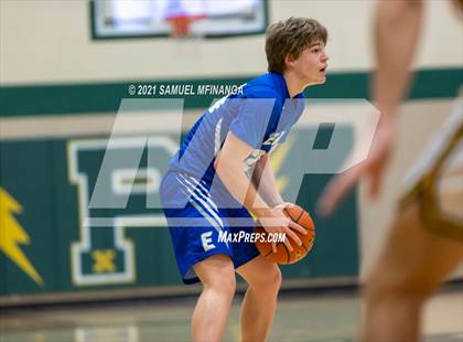 Thumbnail 2 in Pius X vs. Lincoln East photogallery.