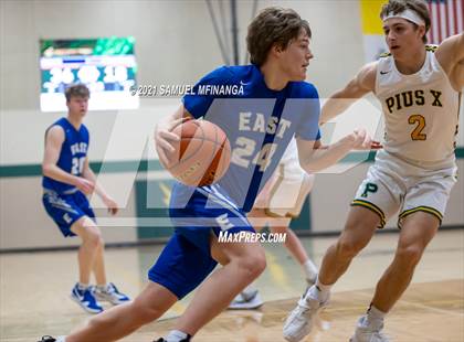 Thumbnail 3 in Pius X vs. Lincoln East photogallery.