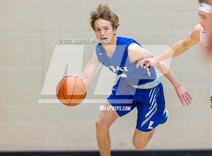 Thumbnail 3 in Pius X vs. Lincoln East photogallery.