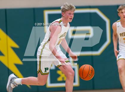 Thumbnail 2 in Pius X vs. Lincoln East photogallery.