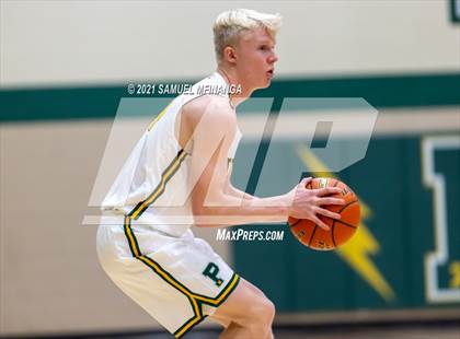 Thumbnail 3 in Pius X vs. Lincoln East photogallery.