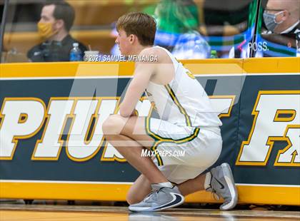 Thumbnail 2 in Pius X vs. Lincoln East photogallery.