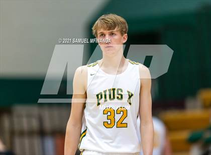 Thumbnail 2 in Pius X vs. Lincoln East photogallery.