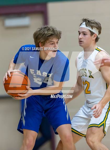 Thumbnail 2 in Pius X vs. Lincoln East photogallery.