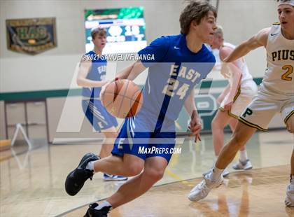 Thumbnail 2 in Pius X vs. Lincoln East photogallery.