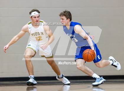Thumbnail 2 in Pius X vs. Lincoln East photogallery.