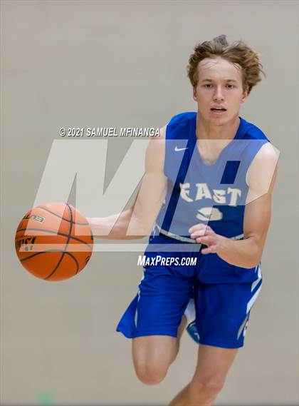Thumbnail 1 in Pius X vs. Lincoln East photogallery.